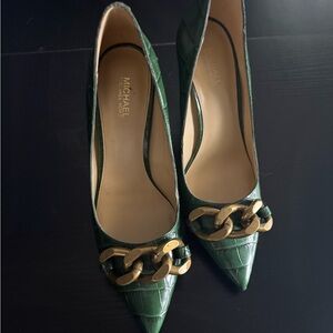 Michael Kors Scarlett Dark Green Croc-Embossed Pointed Pumps with Gold Chain